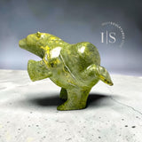 19" Rare chef-d'œuvre « Running Bear » par le regretté maître sculpteur Nuna Parr, « Running Back »